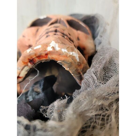 Styrofoam AS IS grim reaper hanging head skeleton red Halloween prop decor - Picture 8 of 16